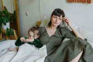 Maman fatiguée : 4 techniques pour gérer tes journées mamrou louve