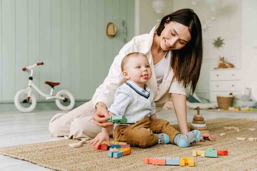 Congé maternité : 23 activités pas cher à faire avec bébé - mamrou louve